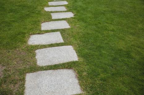 ścieżka ogrodowa - płyty betonowe na ścieżki ogrodowe